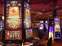 Berbagai jenis ikan dan boss monster dalam Tembak Ikan Tower Rush dengan multiplier hadiah yang berbeda-beda